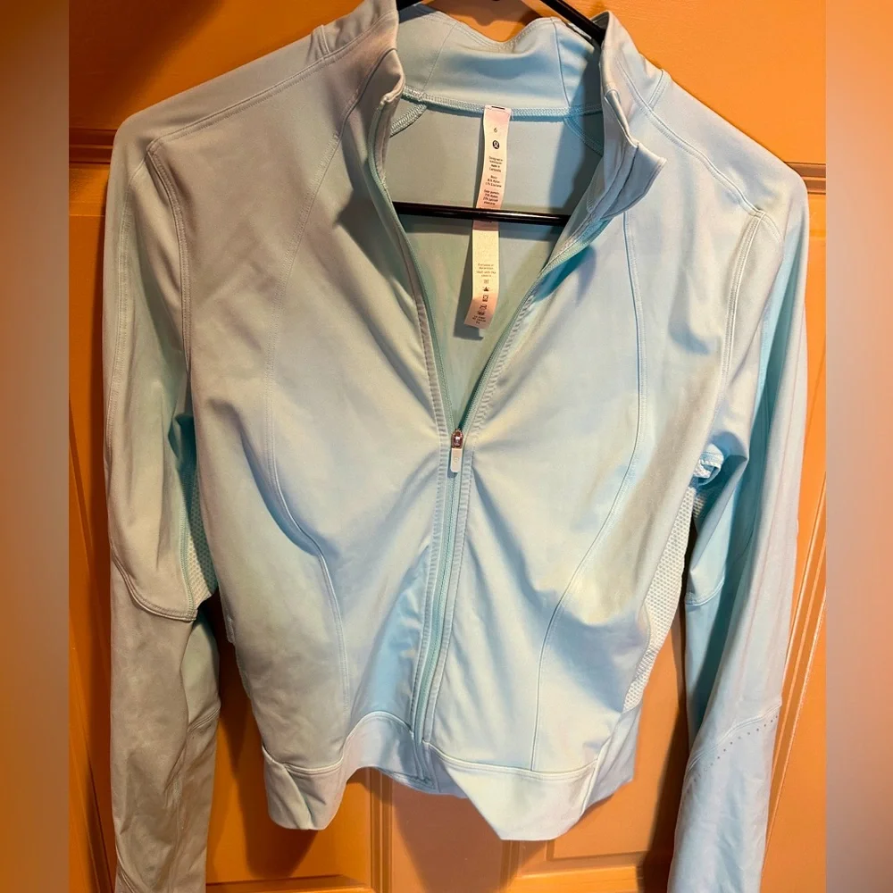 Lululemon Final Mile Jacket in Icing Blue size 6 - Picture 2 of 5